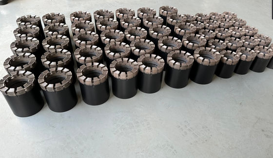 Le noyau de forage de la ligne de câbles est fait de diamant imprégné et d' acier au carbone